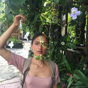 Meet your Posher, Alida